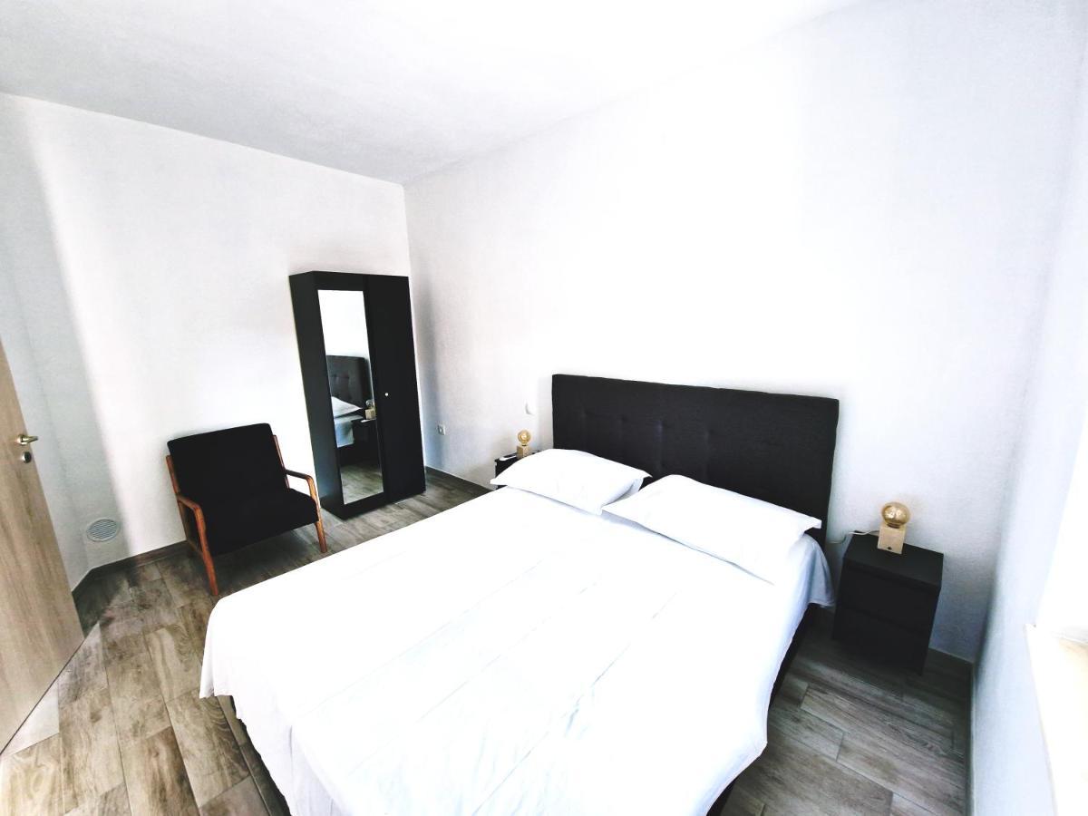 Kuca Za Odmor Dobrila Hotel Jelsa  Ngoại thất bức ảnh