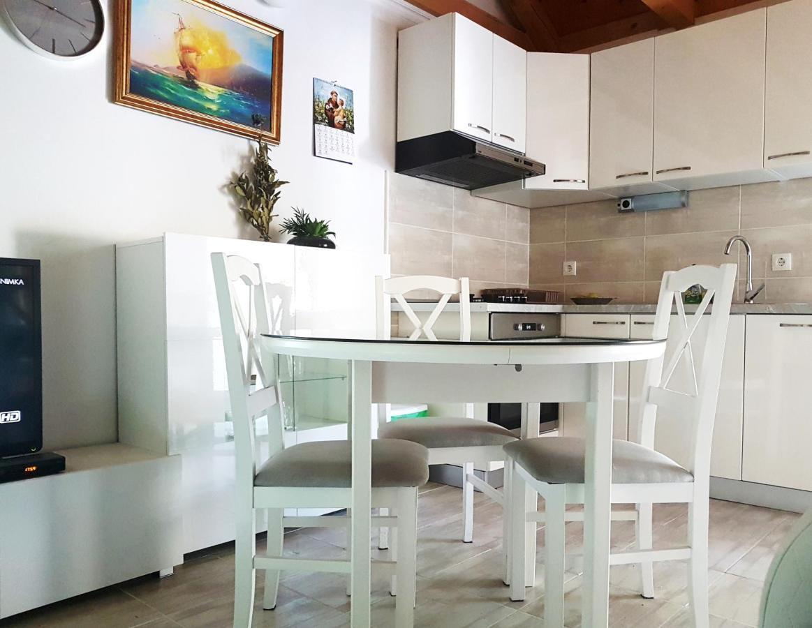 Kuca Za Odmor Dobrila Hotel Jelsa  Ngoại thất bức ảnh
